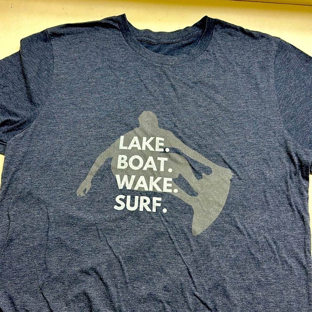 🛥️🏄‍♂️T-shirt “Lake, Boat, Wake, Surf”  adult large. Soft fabric. Barely worn